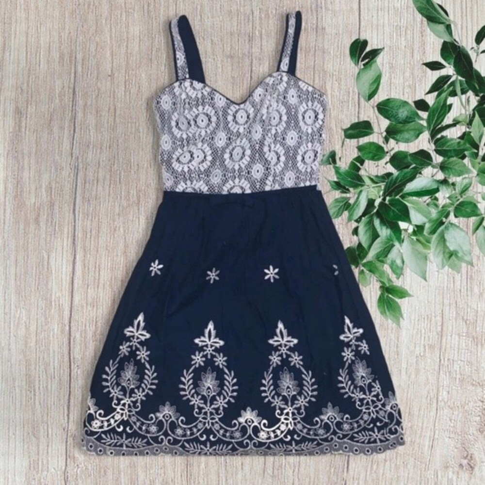 Rue 21 Navy White Lace Embroidered Floral Juniors Mini Sundress Size 7